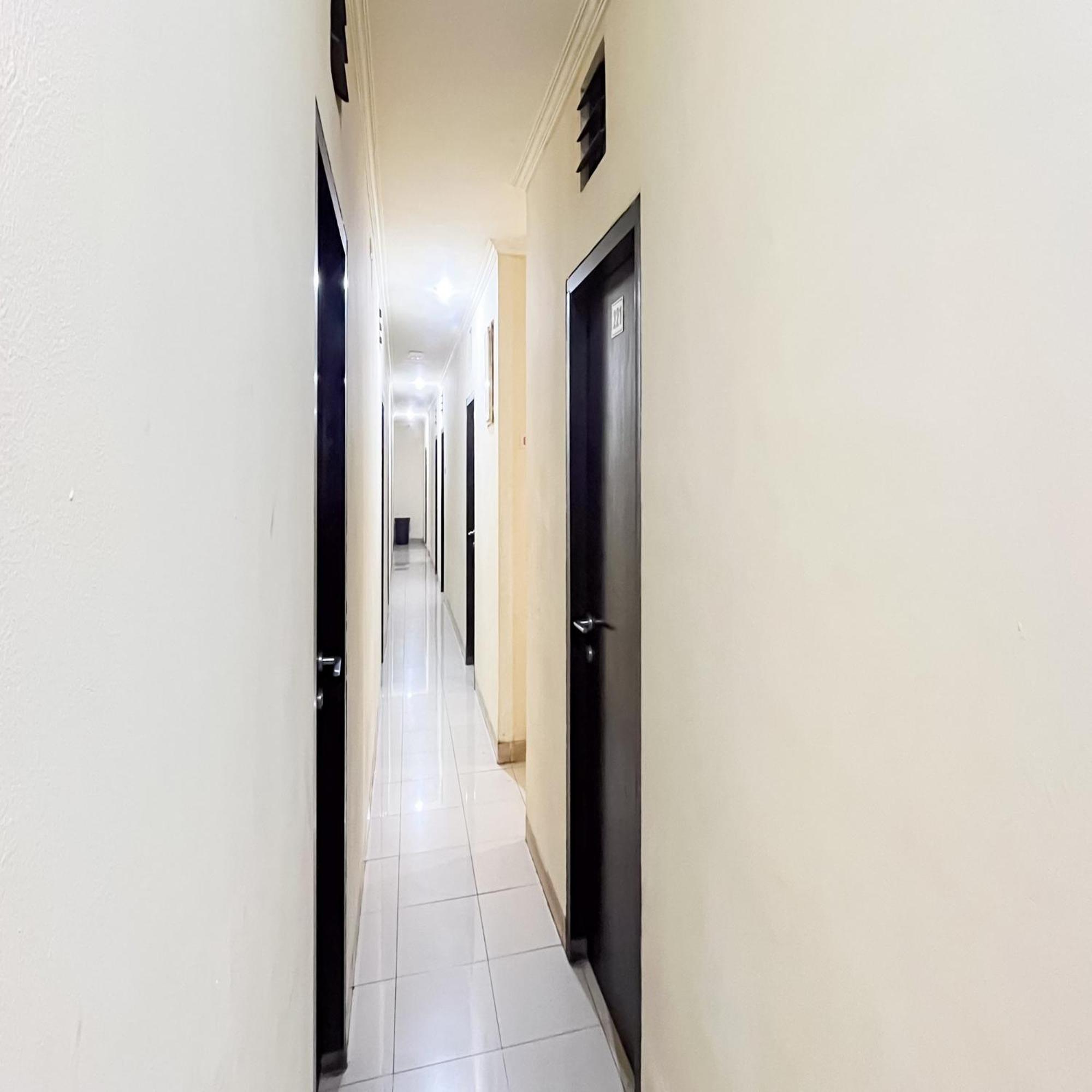 Arcadia Rooms Redpartner Jakarta Exterior foto