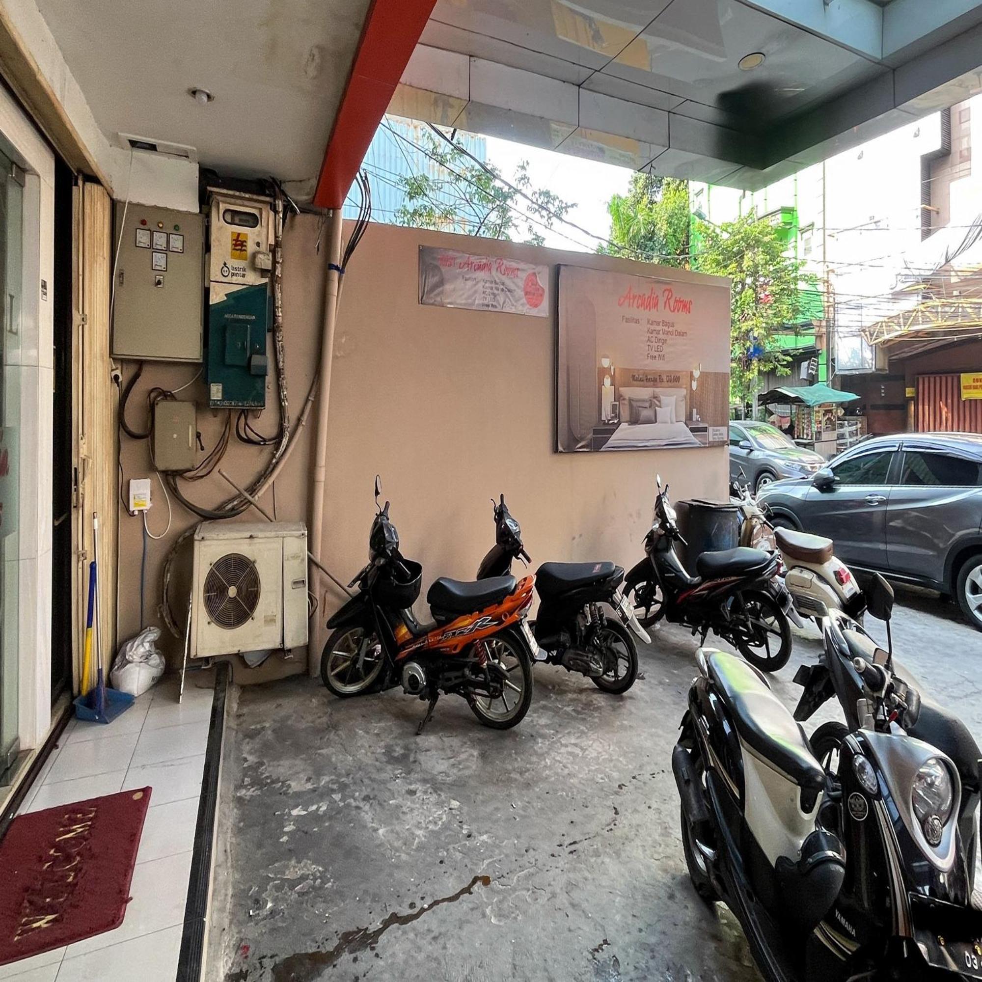 Arcadia Rooms Redpartner Jakarta Exterior foto
